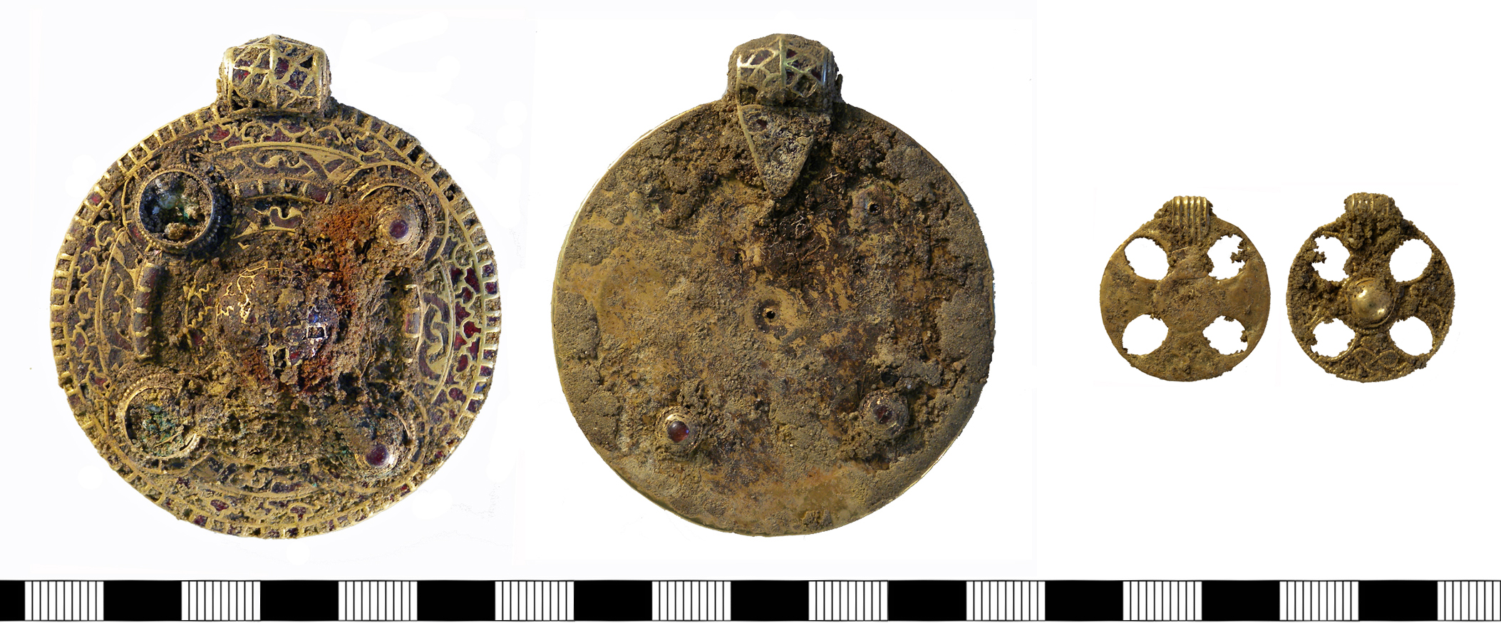 Two gold pendants from a grave at Winfarthing, Norfolk (NMS-E95041)